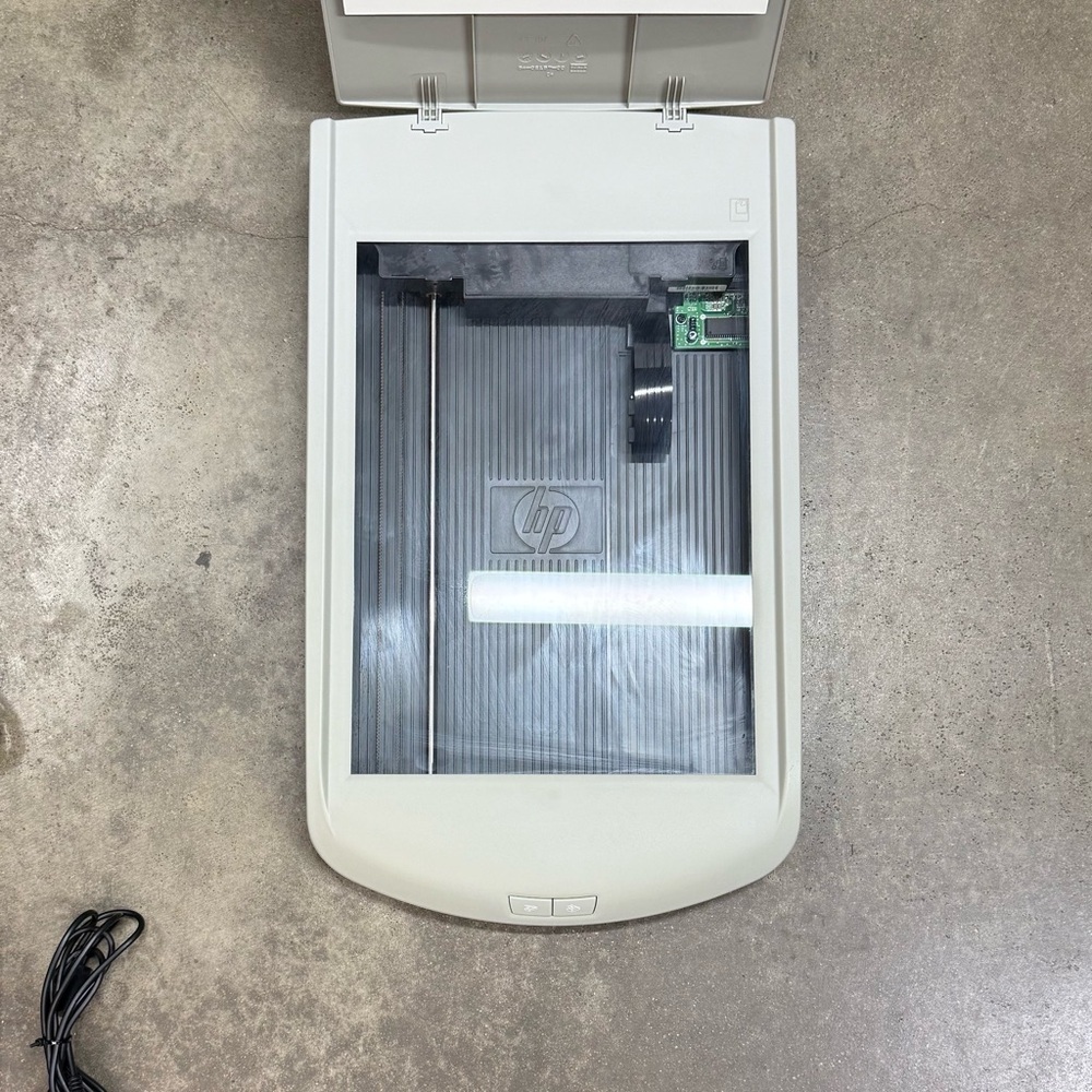 HP ScanJet 2300C Flatbed Photo Document Scanner USB Tested w Cables - Picture 4 of 8